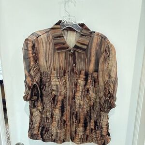 Worth silk shirt beautiful shades of brown with great details. Size 12